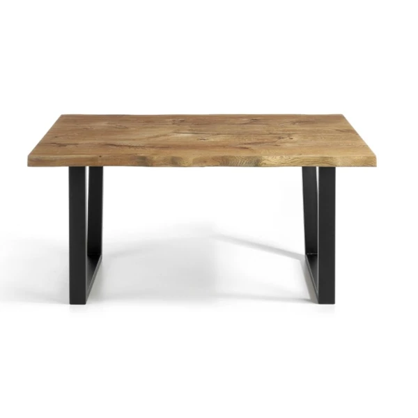 Eettafel in industriële stijl
