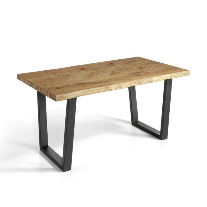Eettafel in industriële stijl