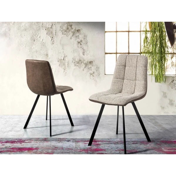 Beige gestoffeerde eetkamerstoel